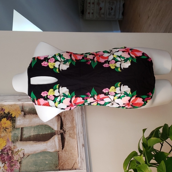 Old Navy Tank - Picture 5 of 6